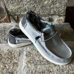 Men’s size 12 Hey Dude shoes